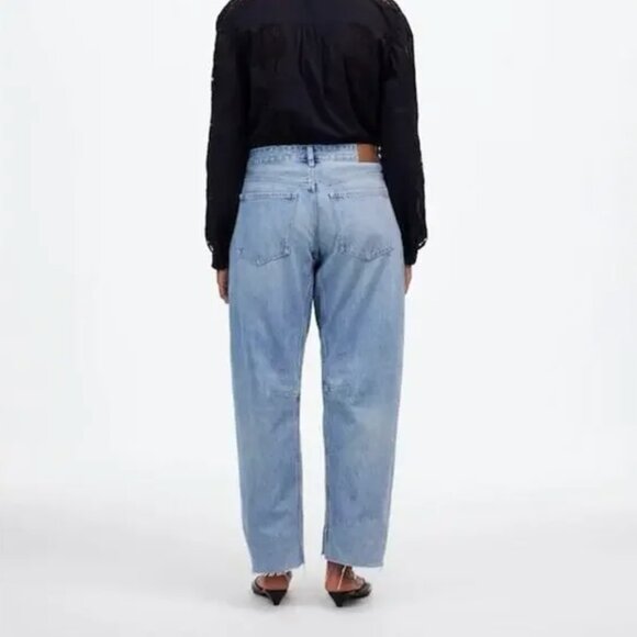 NWT Madewell | The Curvy Darted Button Fly Raw Hem Barrel Leg Jeans Size 31 Tall - Picture 2 of 13